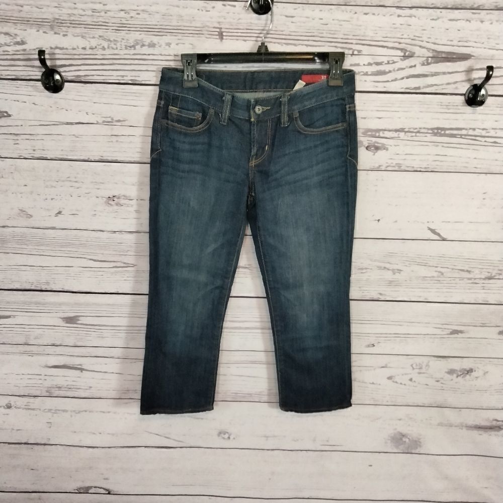 Pre-owned. "X2 Quality Denim" woman's cropped  jean pants